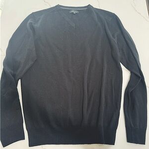 Tarahi Italian Merino Wool Black V-Neck Sweater size medium